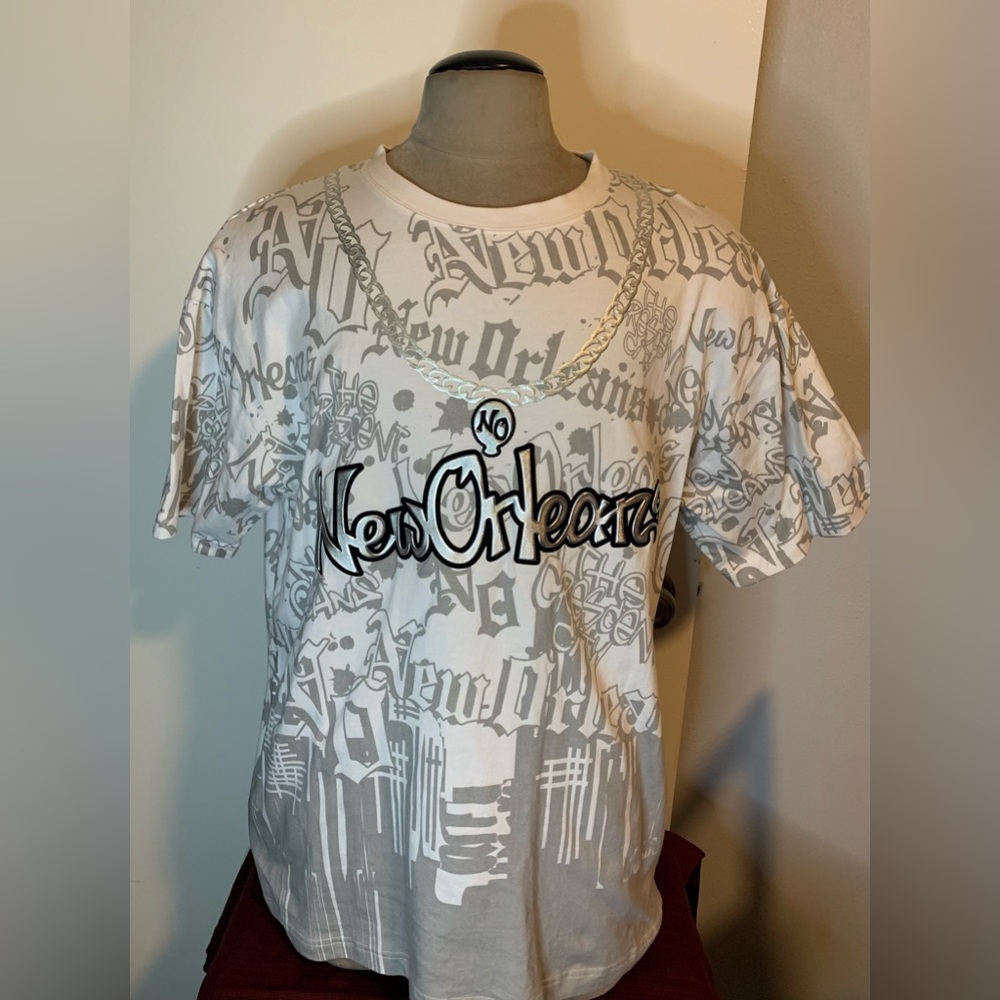VICTORIOUS.New Orleans Graphic T-Shirt.
Size 2XL